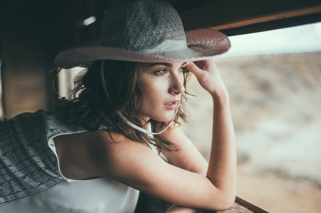 novia con sombrero novia con sombrero